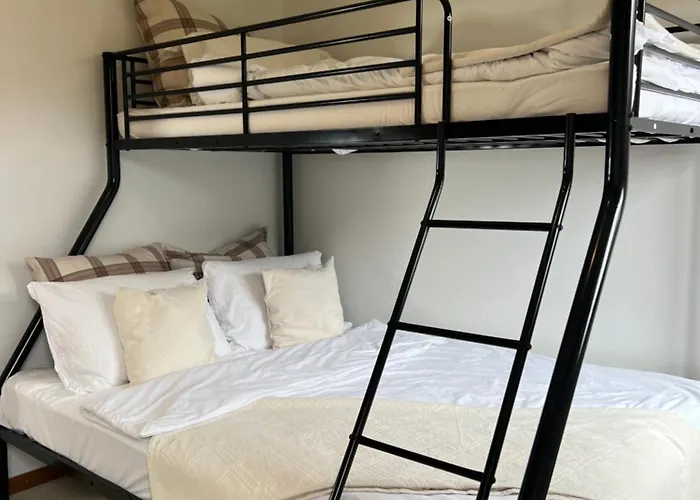 With A Garden, Close To Golf Апартаменты Ланс